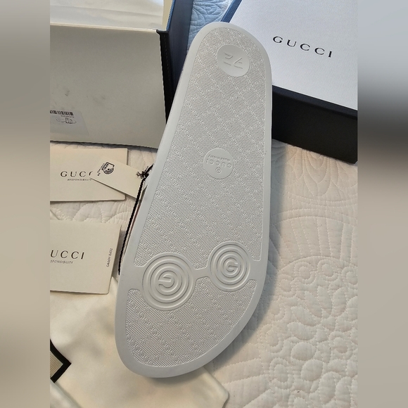 Gucci Signature Stripe Slide Sandals - Picture 12 of 14